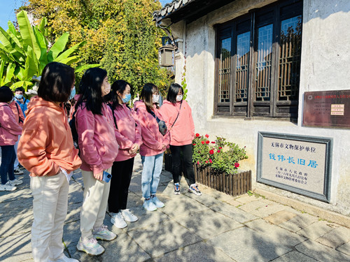 https://thsyyey.wxlxjy.com/contents/sitefiles2037/10188072/images/38621523.jpg