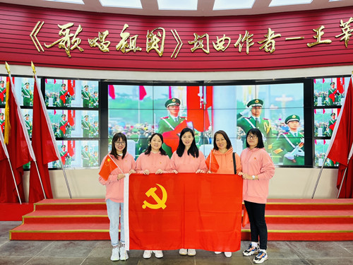 https://thsyyey.wxlxjy.com/contents/sitefiles2037/10188072/images/38621526.jpg