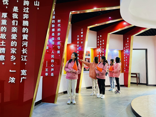 https://thsyyey.wxlxjy.com/contents/sitefiles2037/10188072/images/38621528.jpg